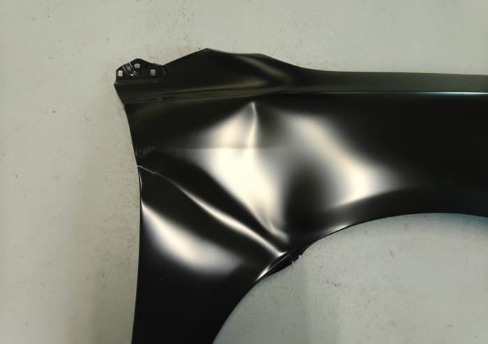 Aripa fata dreapta cu locas semnalizator potrivit TOYOTA AVENSIS 04.03-06.06 Resigilat