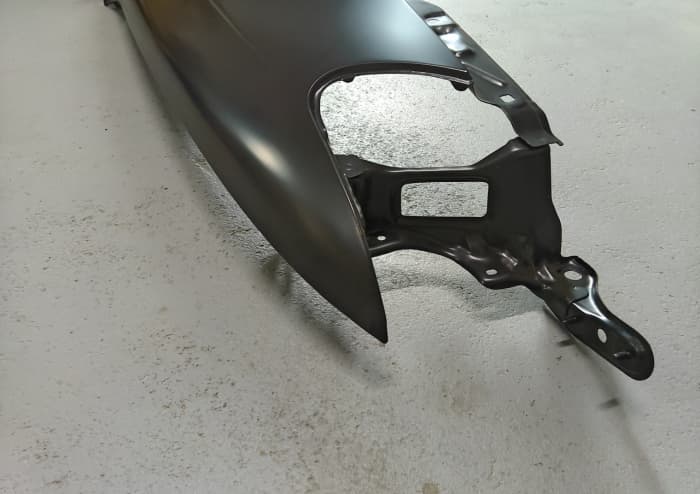 Aripa Stanga (cu orificiu semnalizator) potrivit TOYOTA COROLLA E10 05.92-04.97 Resigilat