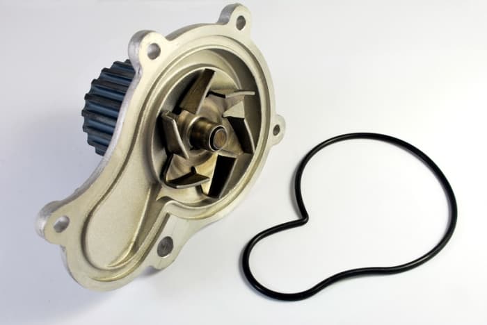 Pompa apa CHRYSLER PT CRUISER, SEBRING, STRATUS, VOYAGER III, VOYAGER IV; DODGE CARAVAN, STRATUS; JEEP CHEROKEE; PLYMOUTH BREEZE, VOYAGER 2.4 intre 1995-2010